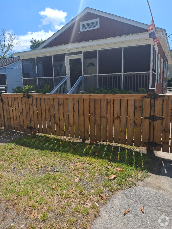 Building Photo - 2019 Hackemann Ave