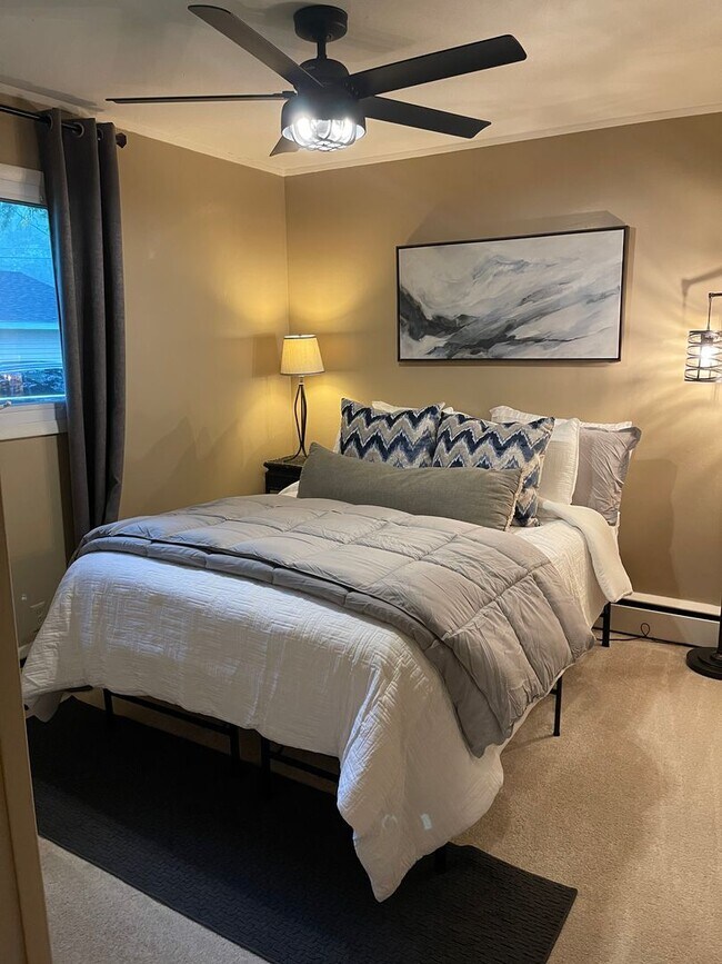 Building Photo - Furnished Bungalow with 2BD 2BTH near WITC and UWS!!  Short Term Available, Most Utilities Included!