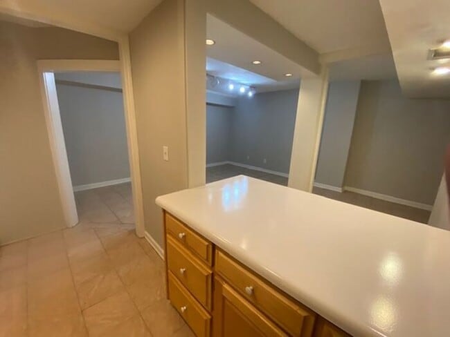 Building Photo - Charming 2-Bedroom Apartment in the Heart ...
