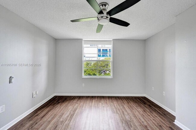 Building Photo - 520 SE 5 Ave