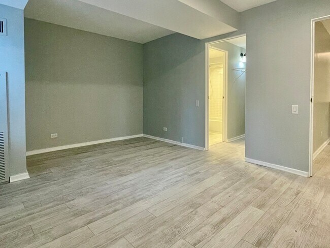 Building Photo - 40 E 9th St