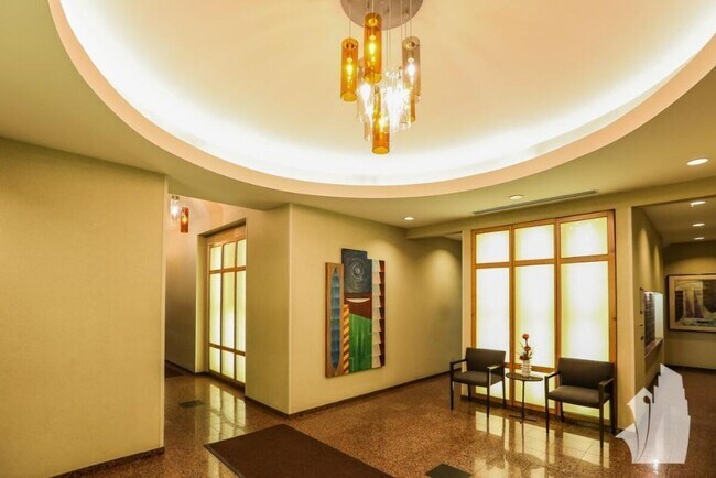 Building Photo - 1130 North Dearborn-2412