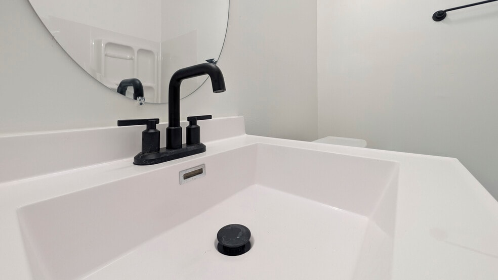 Building Photo - North Valley Apartments