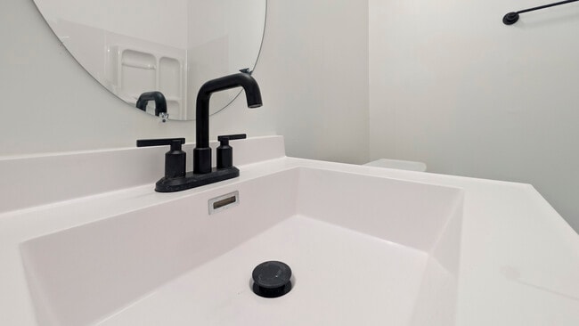 Building Photo - North Valley Apartments