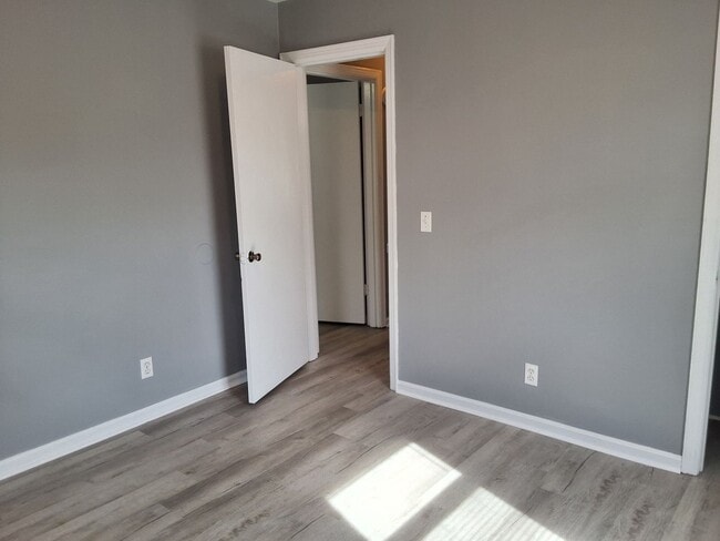 Building Photo - 504 Sunrise Ln