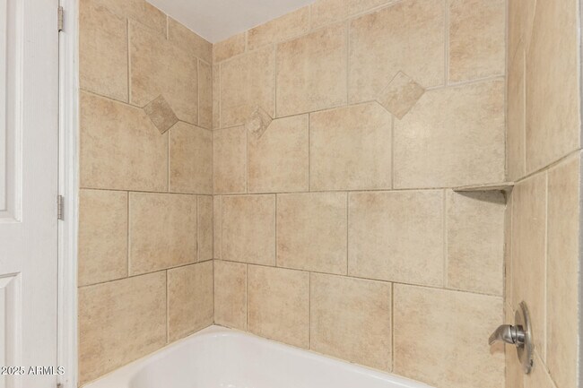 Building Photo - 3823 W Lawrence Rd