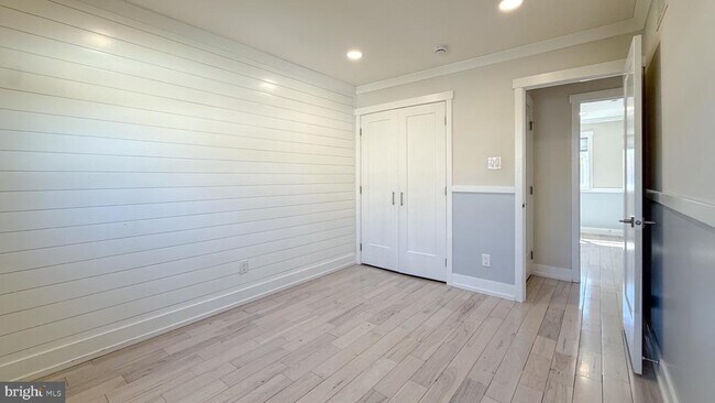 Building Photo - 10 Cedarbrook Dr