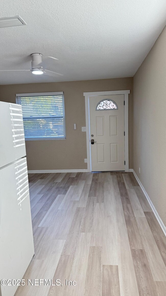 Building Photo - 696 Kestner Rd