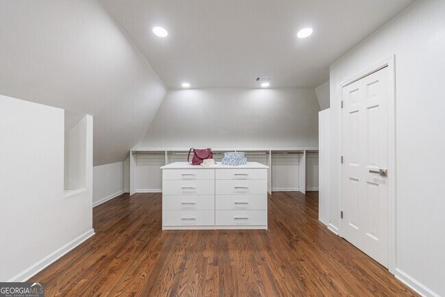 Building Photo - 459 Atlanta Country Club Dr
