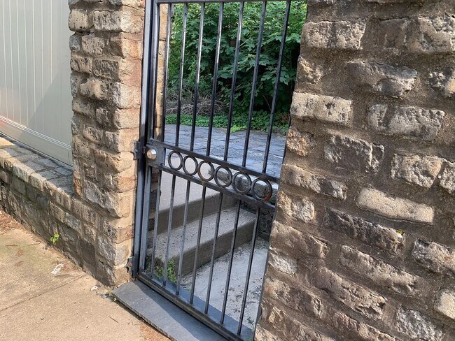 Building Photo - 313 N 34th St