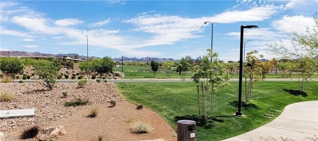 Building Photo - 420 Desert Cadence St