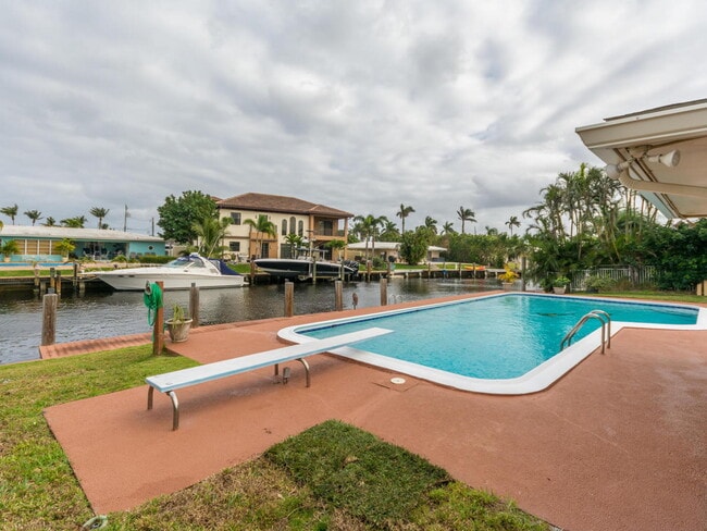 Building Photo - 4930 NE 27th Ave