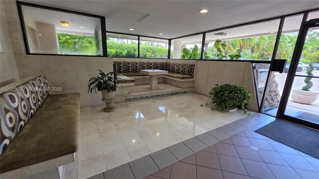 Building Photo - 2201 Brickell Ave