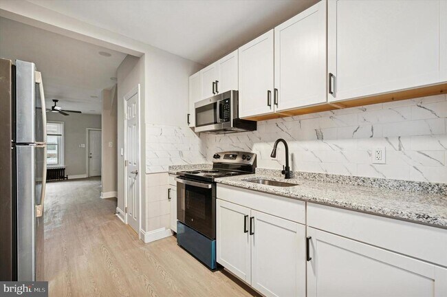 Building Photo - 5517 Jane St