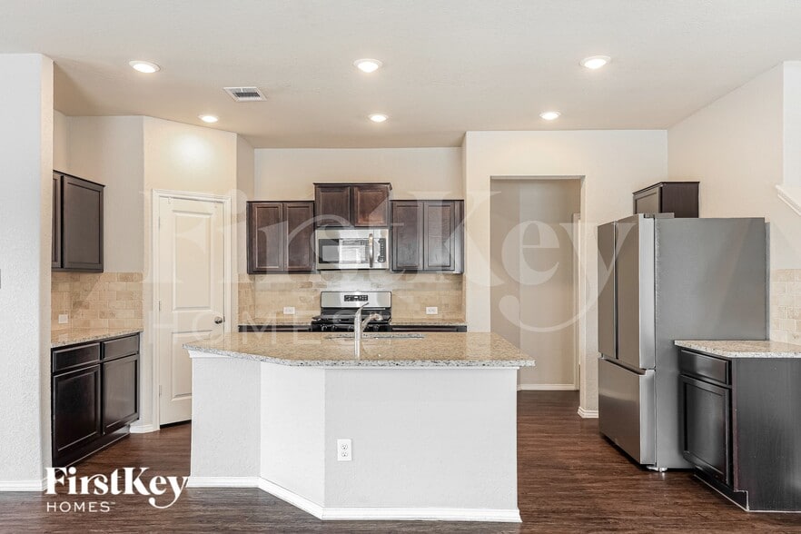 Building Photo - 32079 Camellia Bnd