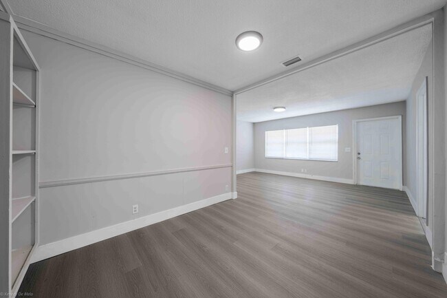 Building Photo - 510 SW 13th Pl