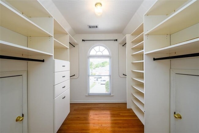 Building Photo - 1560 Oak Park Cove