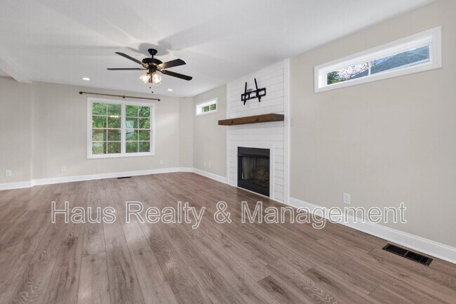Building Photo - 152 Bonnell Dr