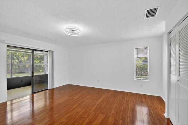 Building Photo - 270 Beaver Dam Ct