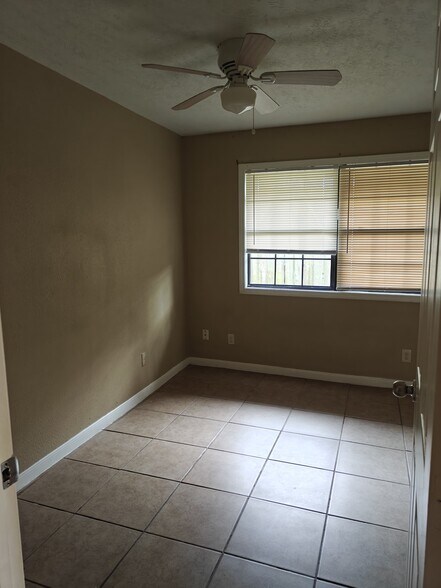 Building Photo - 2115 Raspberry Ln