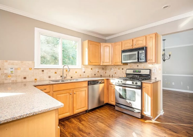 Building Photo - 10420 Meadow Crest Ln