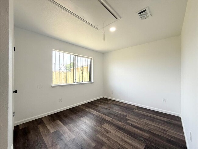 Building Photo - 6347 Marinwood Dr