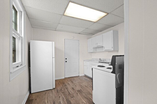 Building Photo - 131 W 13th St