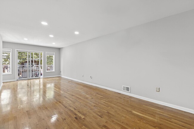 Building Photo - 359 Cator Ave