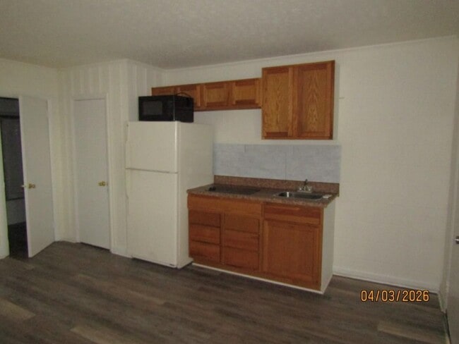 Building Photo - 204 4th Ave N