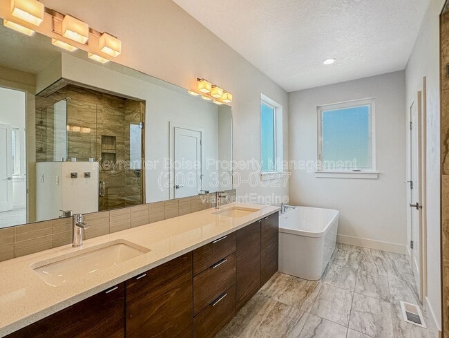 Building Photo - 7024 E Los Carneros Dr