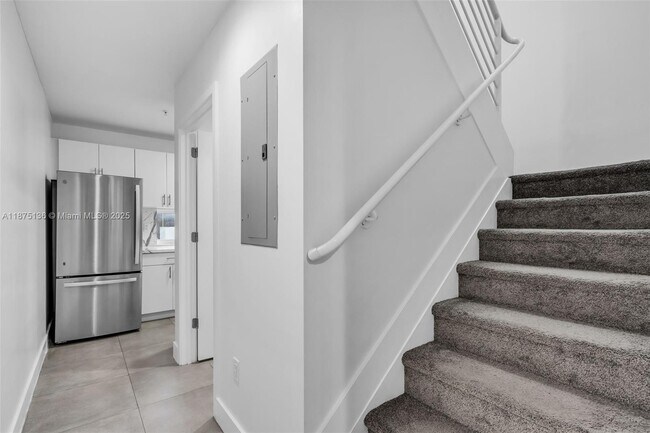 Building Photo - 645 Palmetto Dr