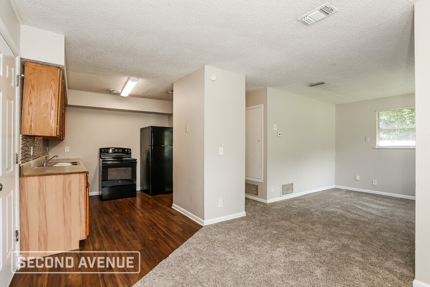 Building Photo - 4662 Roanoke Blvd