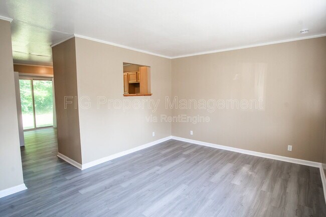 Building Photo - 113 Louella Dr