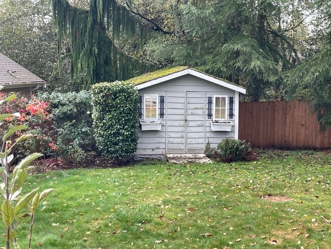 Building Photo - Lovely Home in Holmes Harbor with a Short Term Lease!