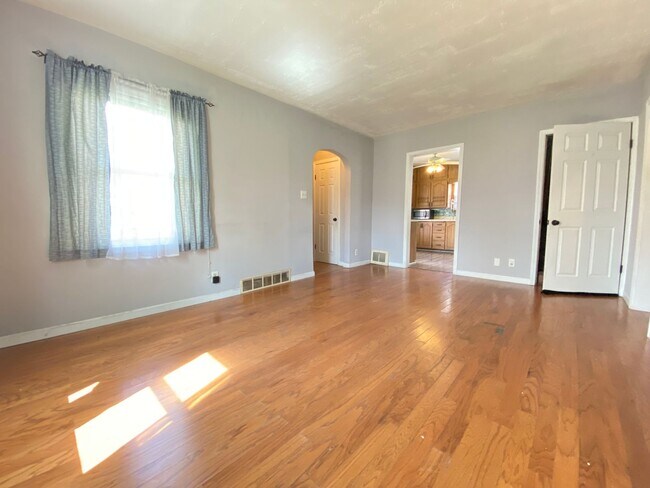 Building Photo - 3 Bedroom Home in Hammond