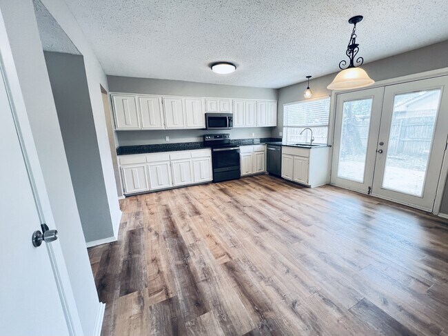 Building Photo - 2102 Richwood Dr