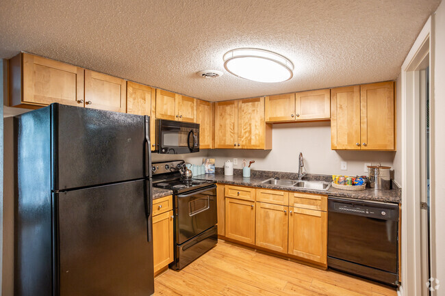 2BR, 1.5BA - Parthenon - 1310SF - Kitchen - 865 Bellevue