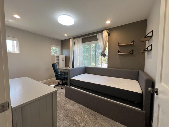 Building Photo - 1180 Pecos Way