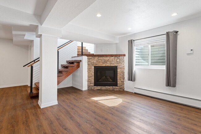 Building Photo - 6 W Brookside St
