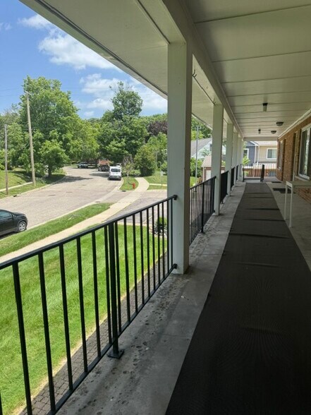 Building Photo - 985 Northwood St