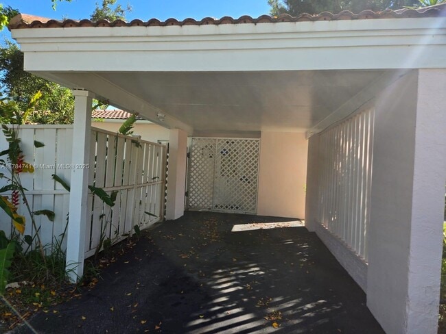Building Photo - 1152 Bayview Dr