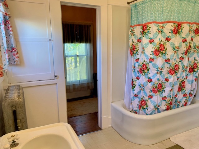 Ensuite Primary Bath with Dressing Room - 10 Lawn Ave