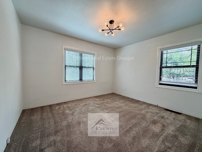 Building Photo - 17 Alsace Way