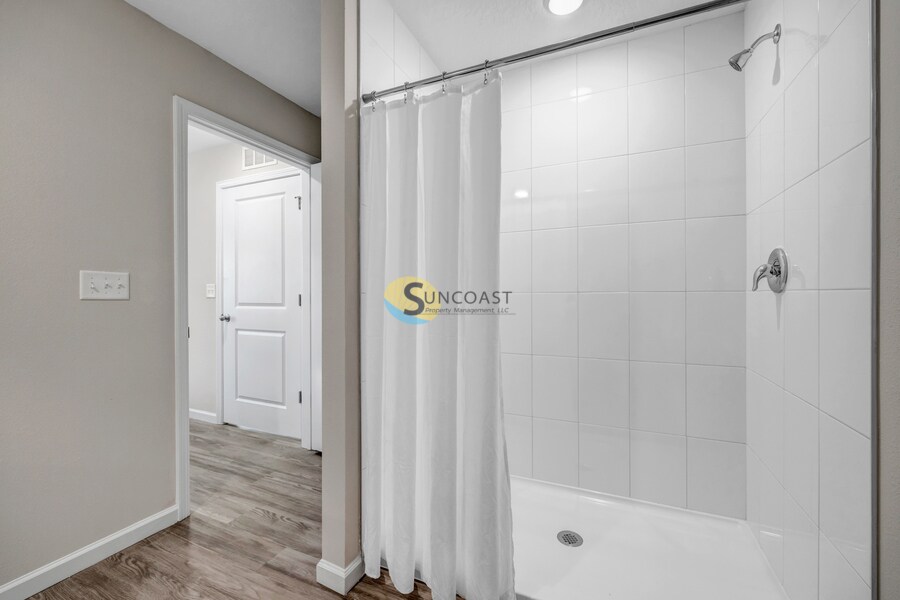 Building Photo - 6445 Breezy Oaks Wy