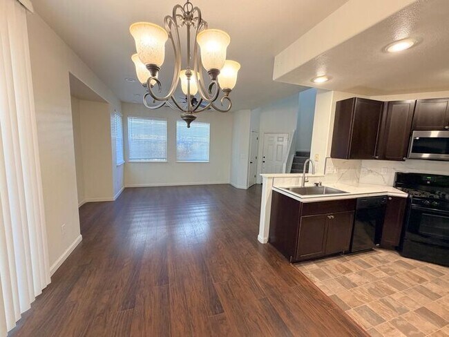 Building Photo - NW Reno Two Story - Beautiful Finishes with Mountain Views