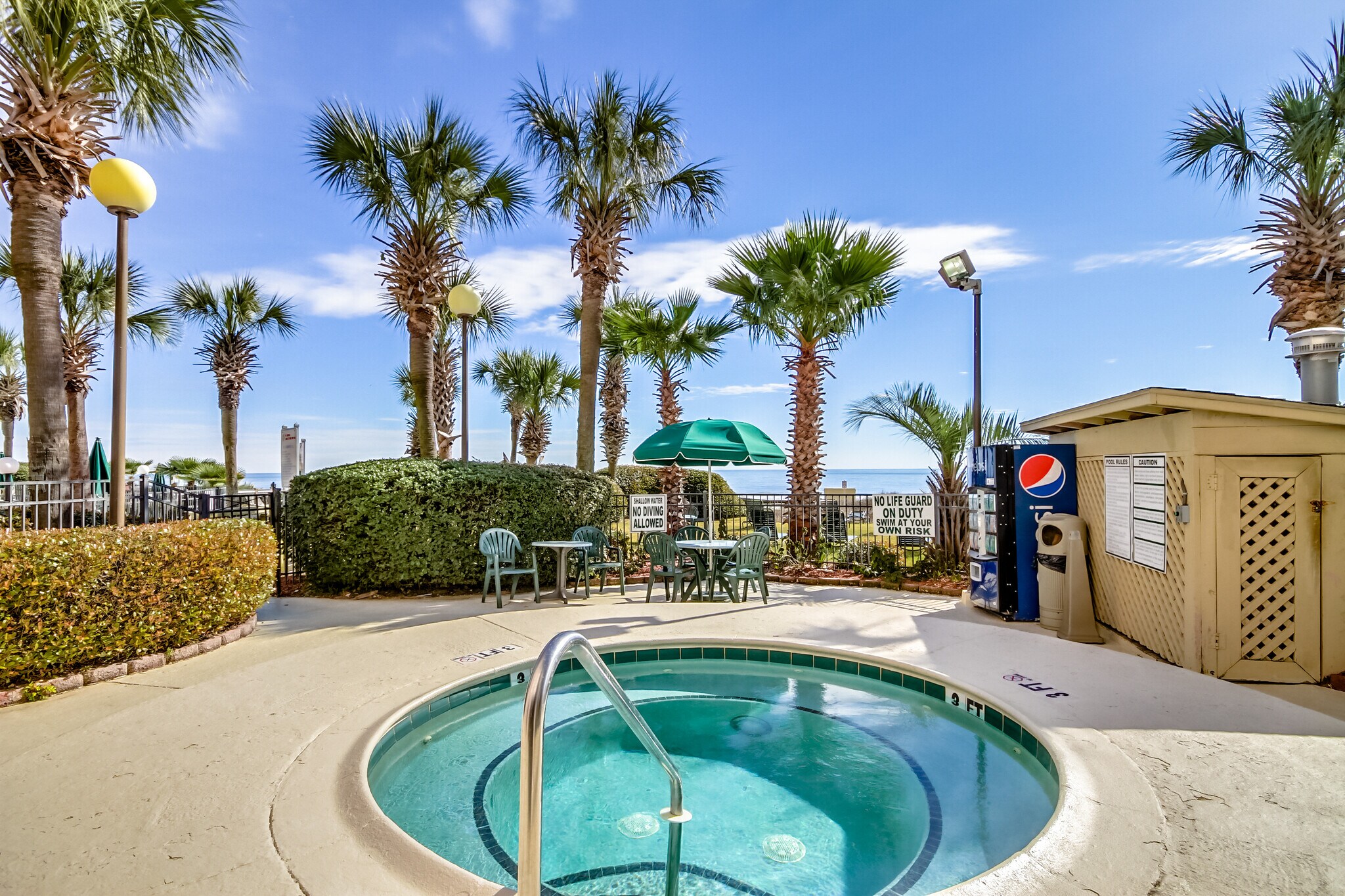 Outdoor Jacuzzi - 2406 N Ocean Blvd