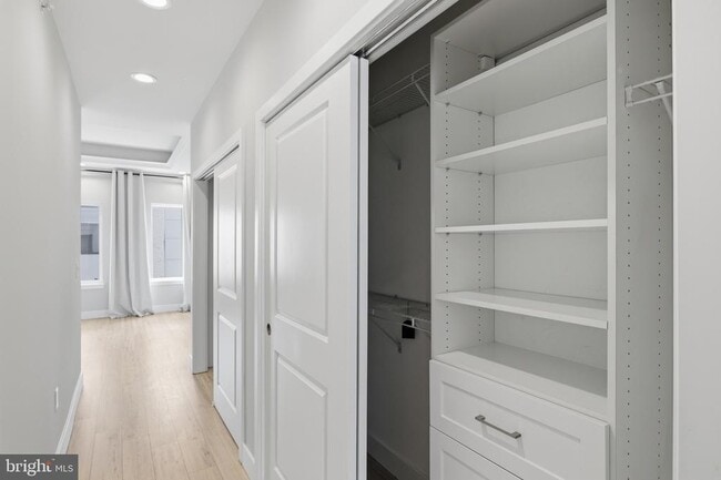 Building Photo - 1448 N Myrtlewood St