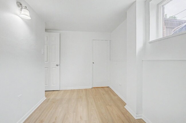 Building Photo - 5938 E 14th Ave