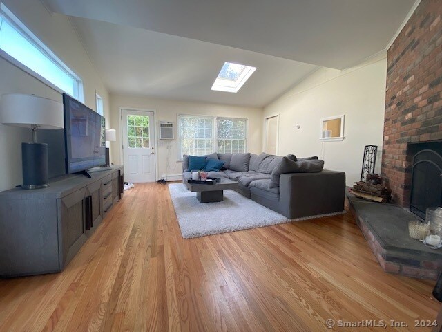 Building Photo - 8 Rockland Pl