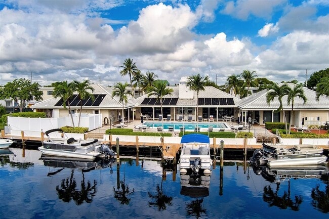 Building Photo - 140 Cypress Club Dr